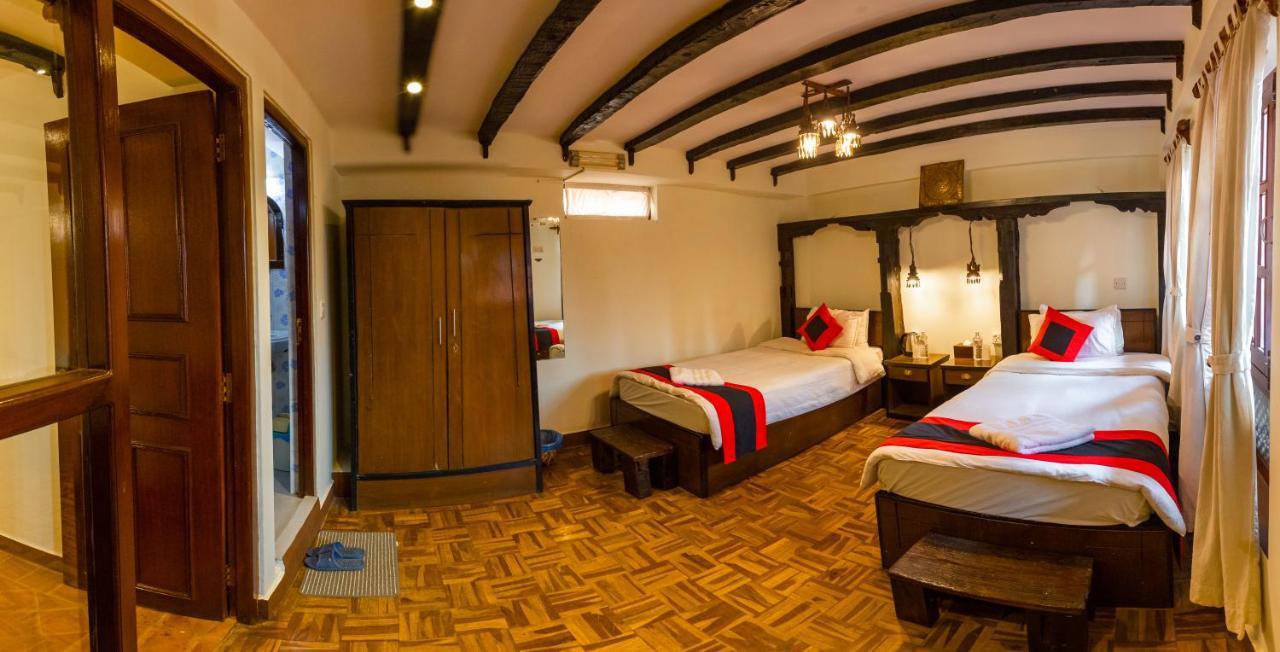 Vajra Guest House&Restaurant Bhatgoan 外观 照片