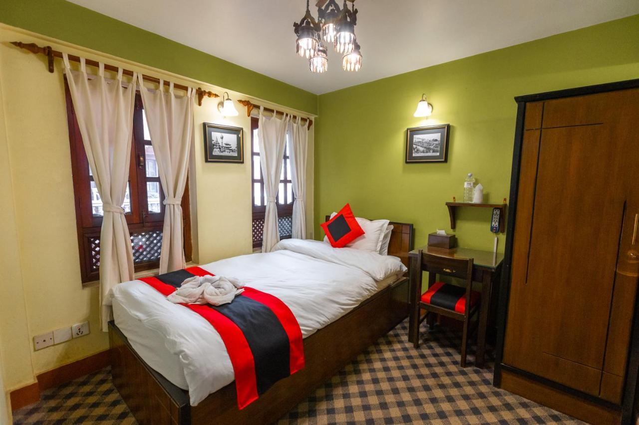 Vajra Guest House&Restaurant Bhatgoan 外观 照片