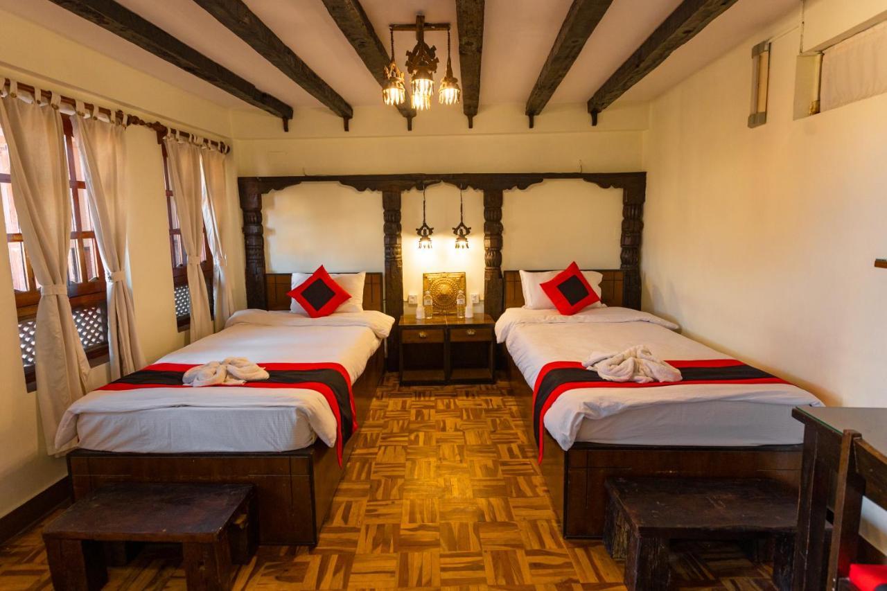 Vajra Guest House&Restaurant Bhatgoan 外观 照片