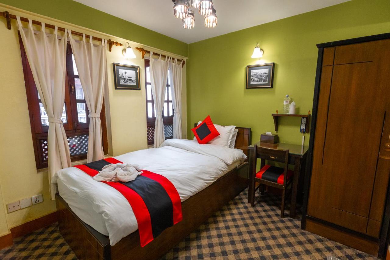 Vajra Guest House&Restaurant Bhatgoan 外观 照片