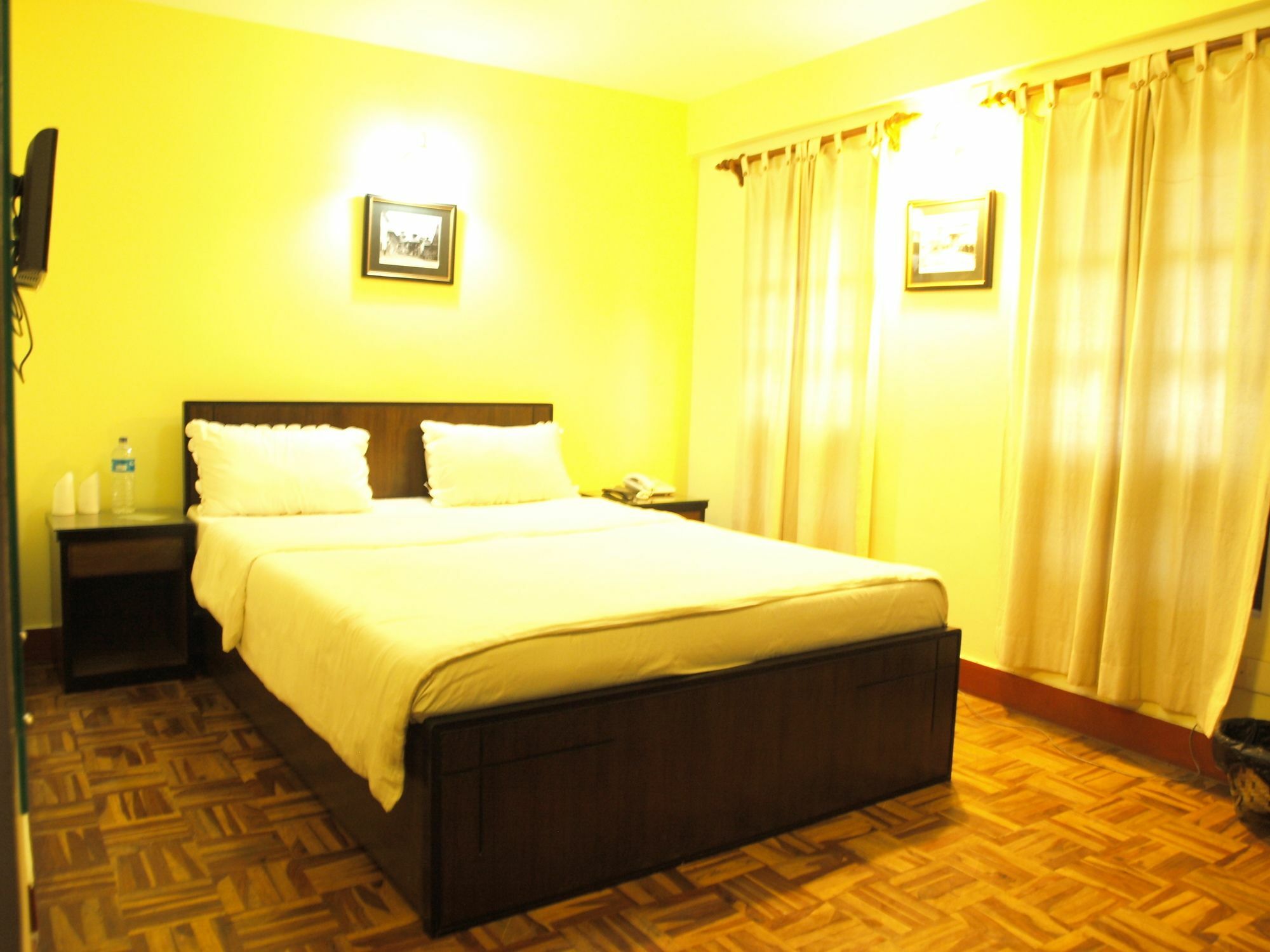 Vajra Guest House&Restaurant Bhatgoan 外观 照片