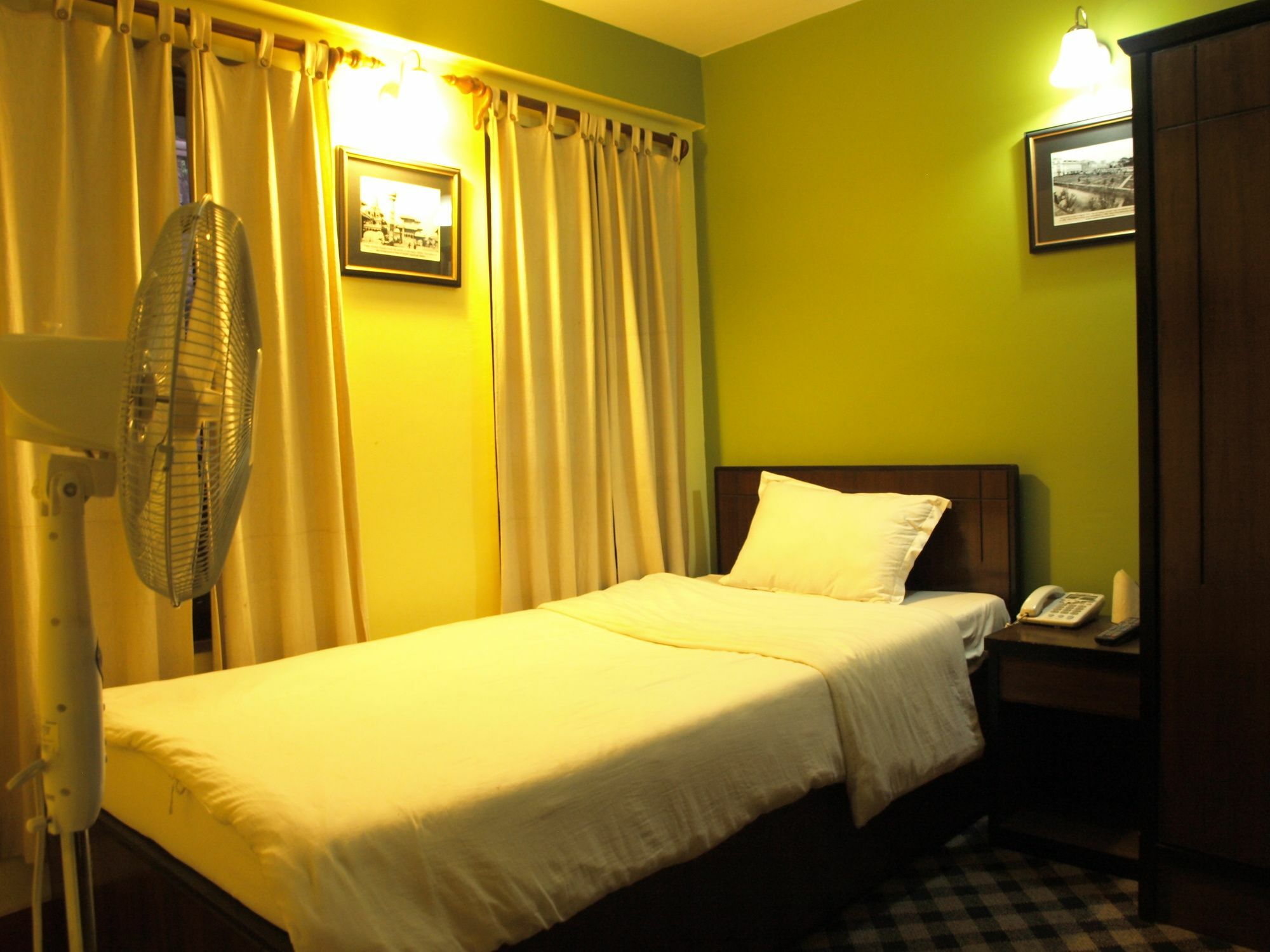 Vajra Guest House&Restaurant Bhatgoan 外观 照片