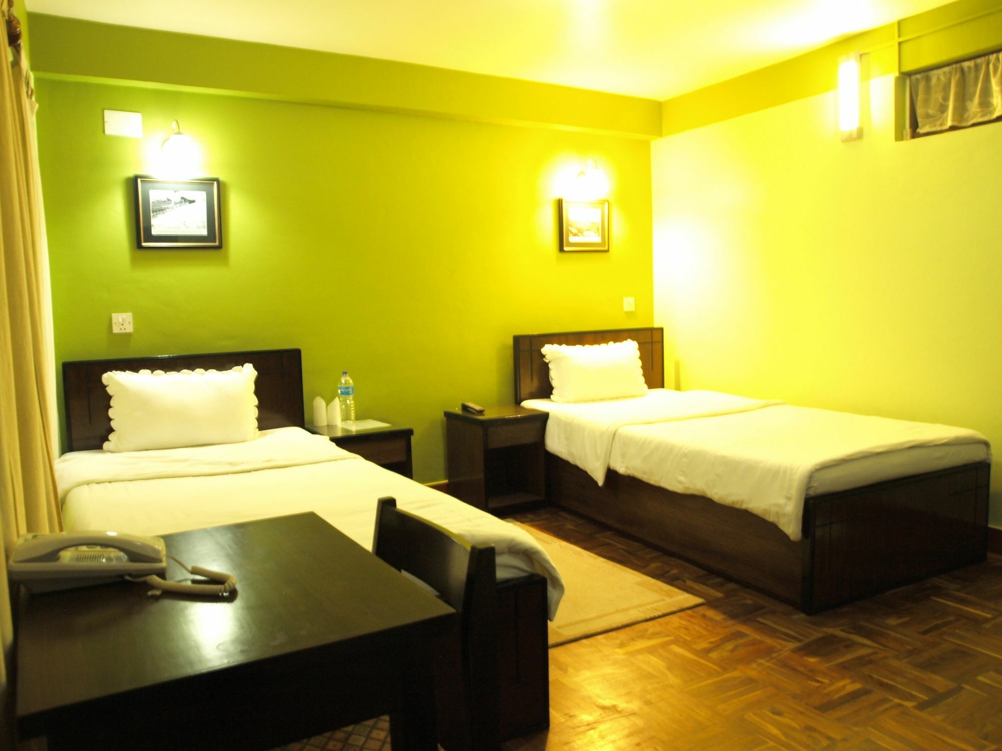 Vajra Guest House&Restaurant Bhatgoan 外观 照片