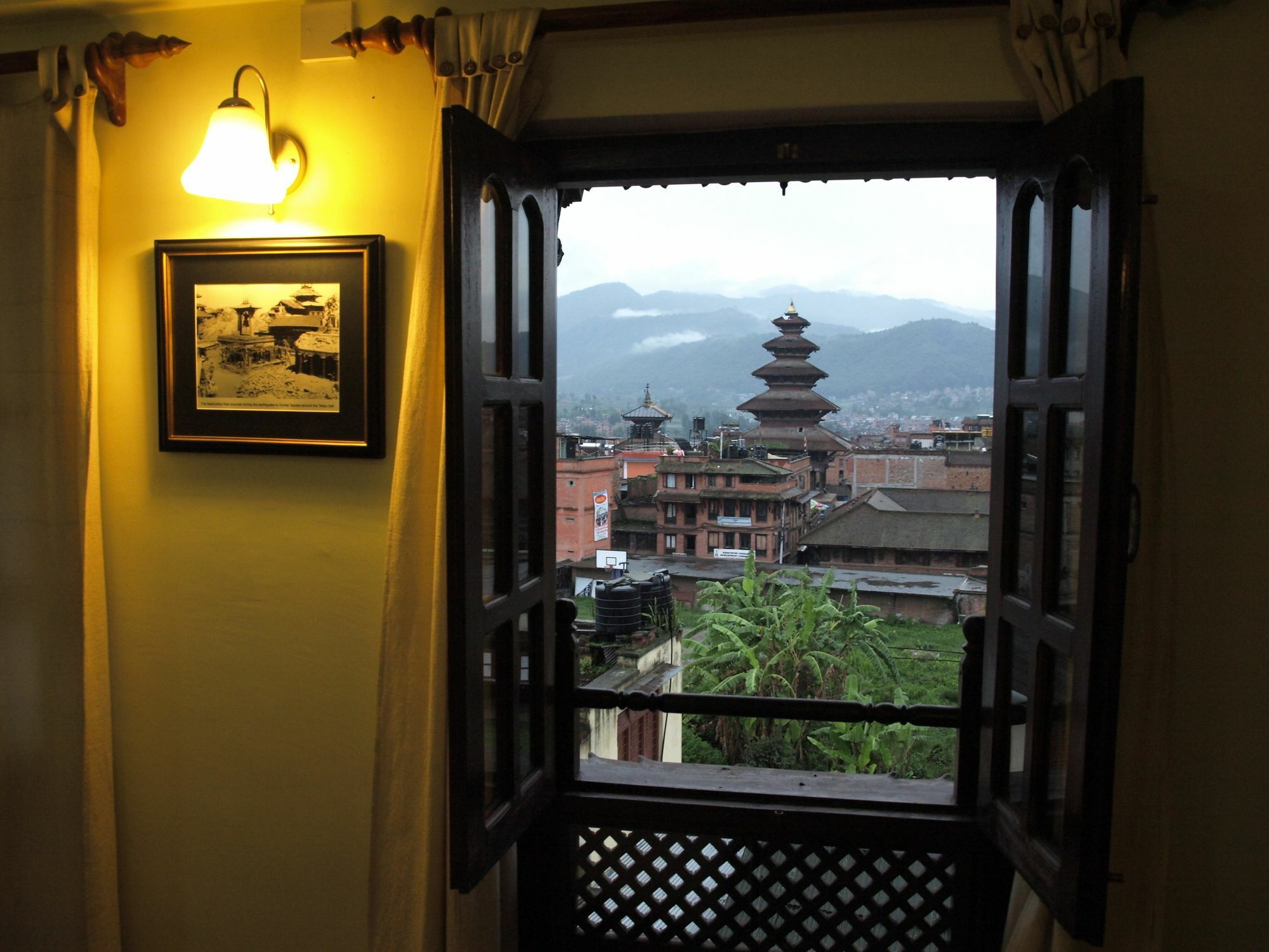 Vajra Guest House&Restaurant Bhatgoan 外观 照片